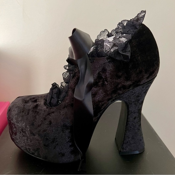 NIB Dolls Kill Widow Nocturnal Garden Platform Mary Janes in Black Velvet & Lace - Picture 3 of 16